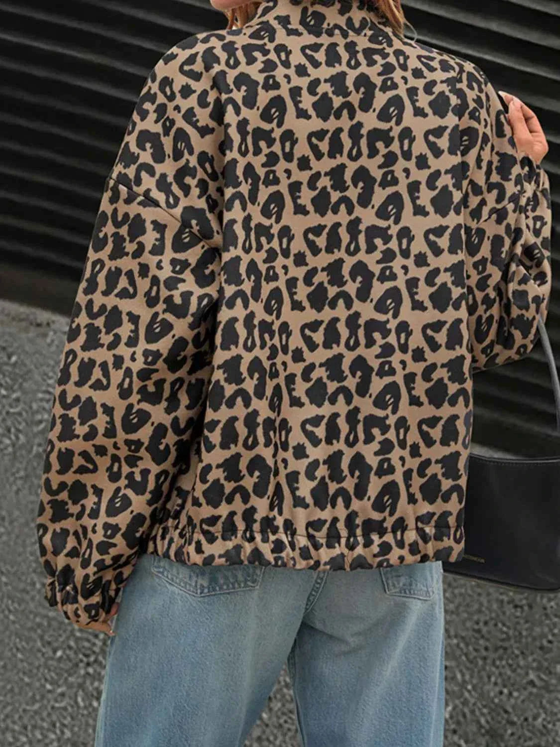 Leopard print casual button-up jacket made of 100% polyester with normal thickness and machine washable design